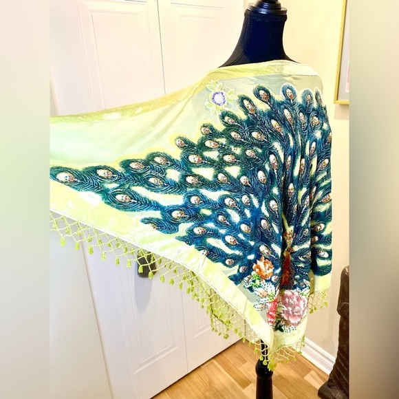 🦚 Vintage Lace couture poncho,velvet,sequins,hand stitched peacock & beading ✨ - Picture 3 of 12
